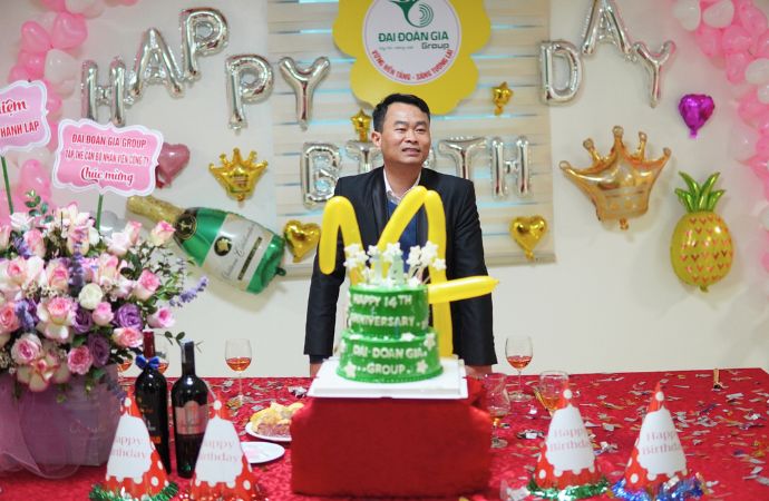 Tổng giám đốc Đoàn Đình Luận phát biểu trong buổi tiệc chào mừng sinh nhật