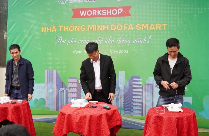 Kh&aacutech h&agraveng trải nghiệm thực tế sản phẩm tại workshop DOFA SMART 